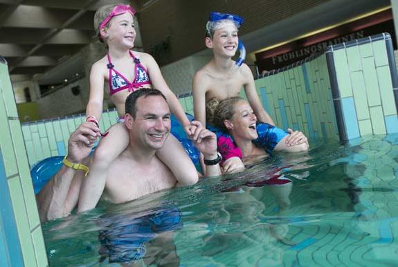 Gezin in zwembad | Ferienresort Bad Bentheim