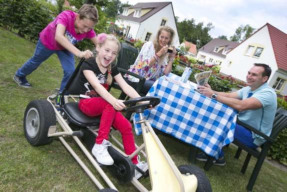 Gezin in de tuin | Ferienresort Bad Bentheim